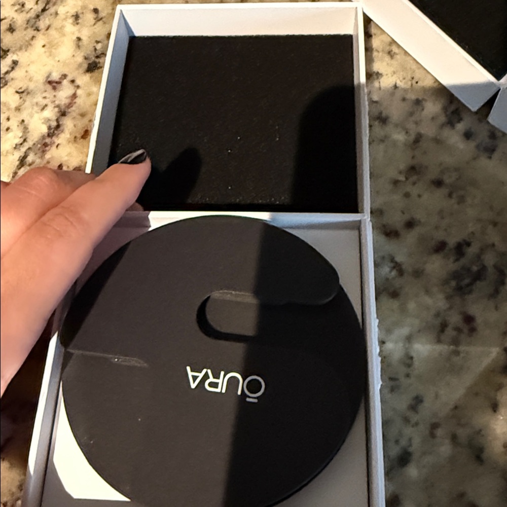 Oura Black Charging Dock (includes ring) - Picture 4 of 4